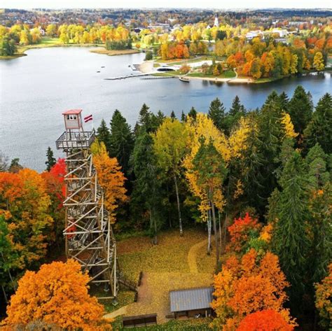 alūksnes pils skatu tornis.